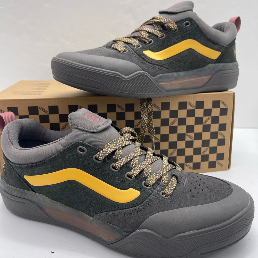 Vans Men’s 8 Bmx Peak
Lewis Mills Charcoal Grey
VN0A2Z3UH91 Sneakers - Picture 12 of 16